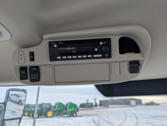 2025 John Deere 6R 130 - Photo16