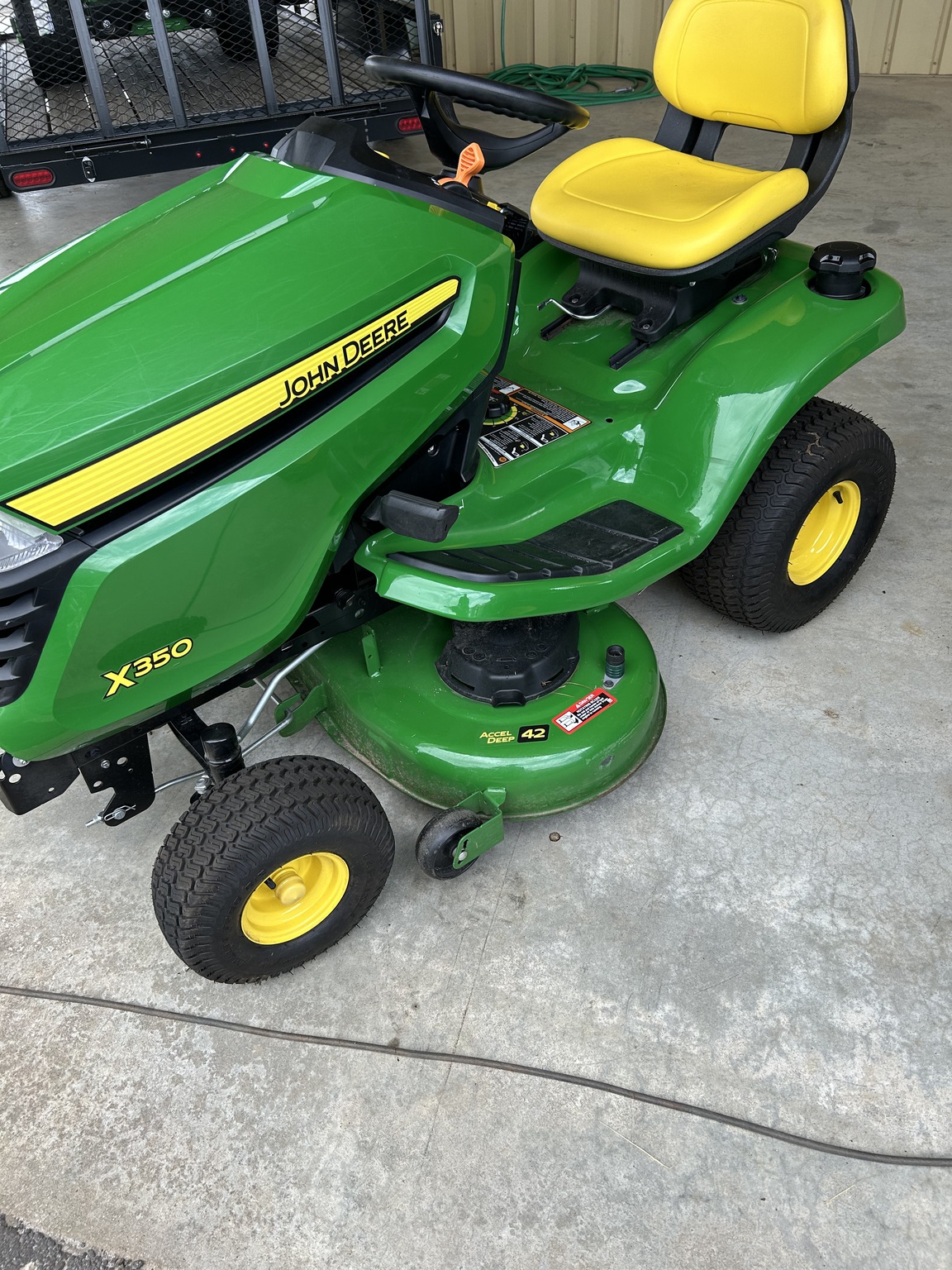 2024 John Deere X350 42A Image 3