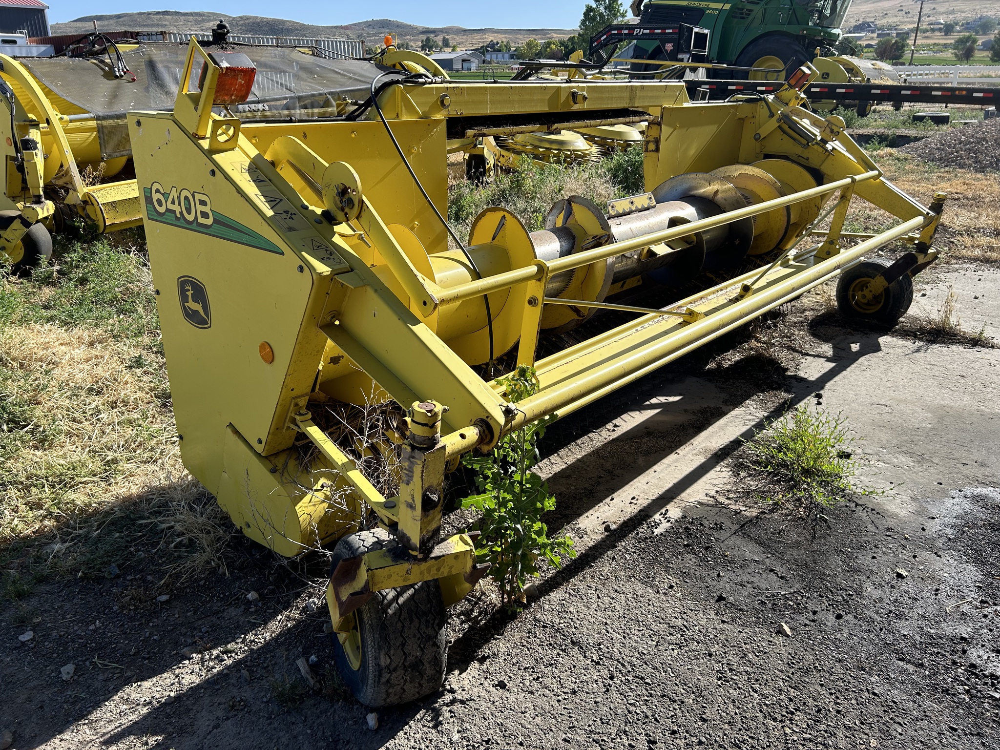 2006 John Deere 640B Image 2