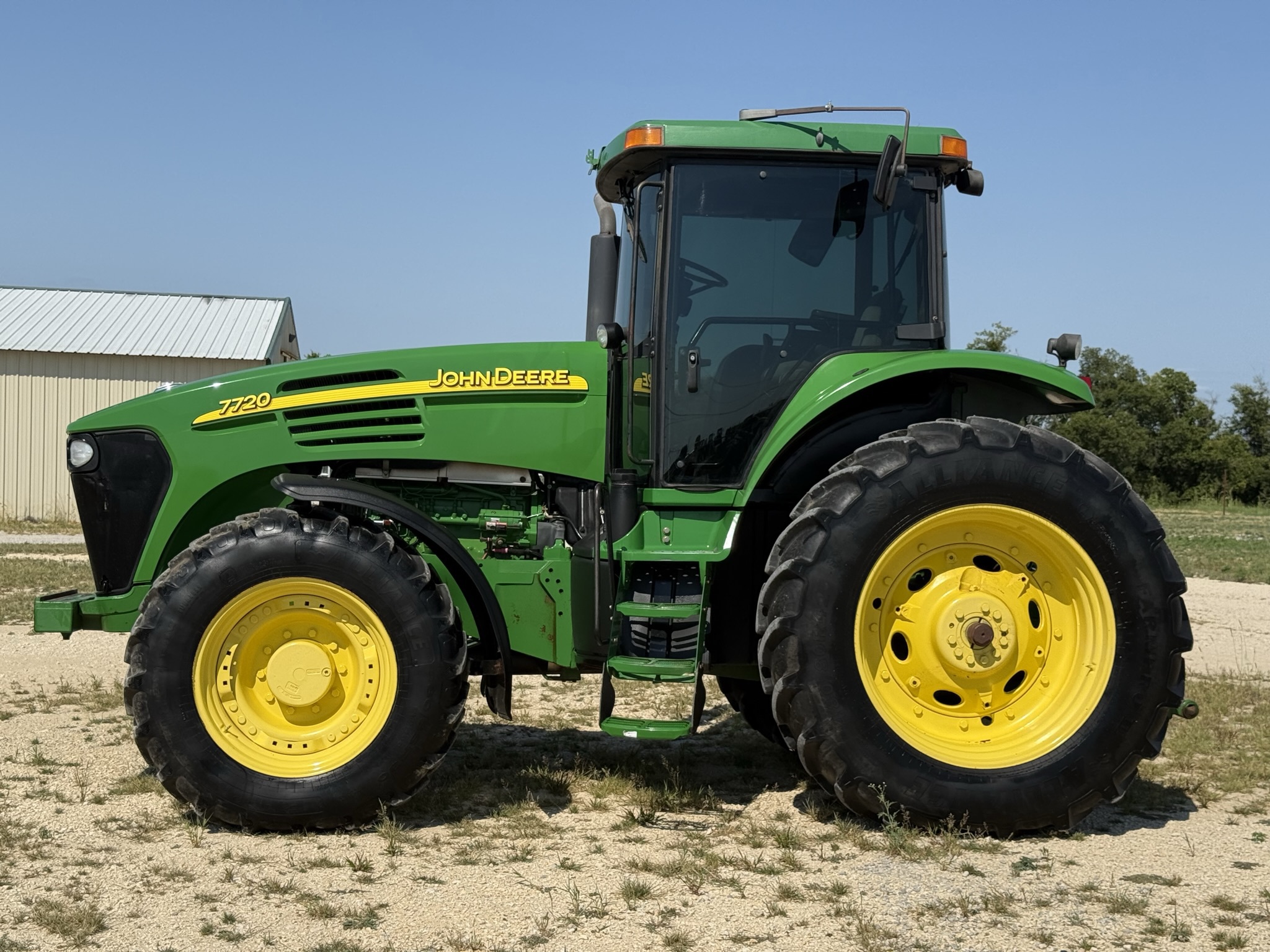 2004 John Deere 7720 Image 3