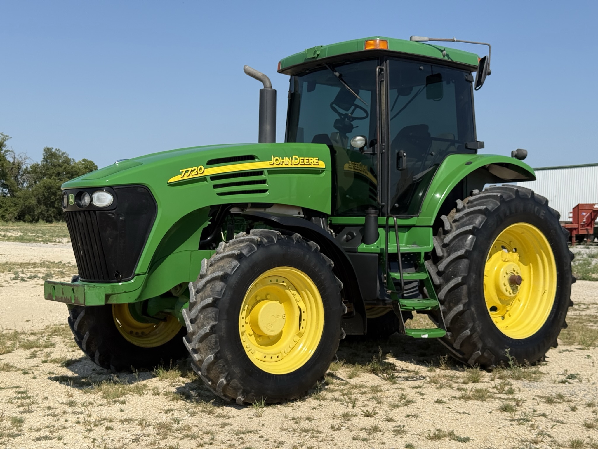 2004 John Deere 7720 Image 2