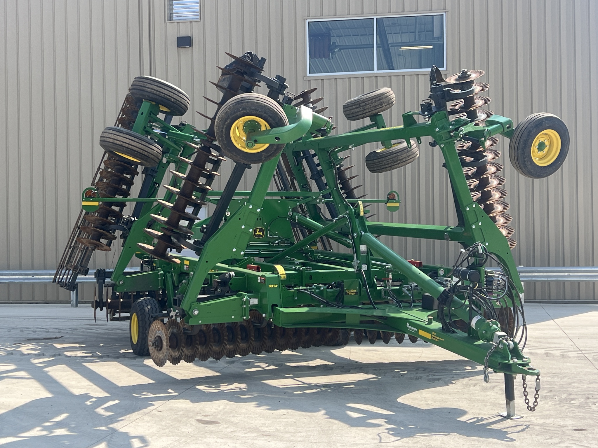 2023 John Deere 2660VT Image 1
