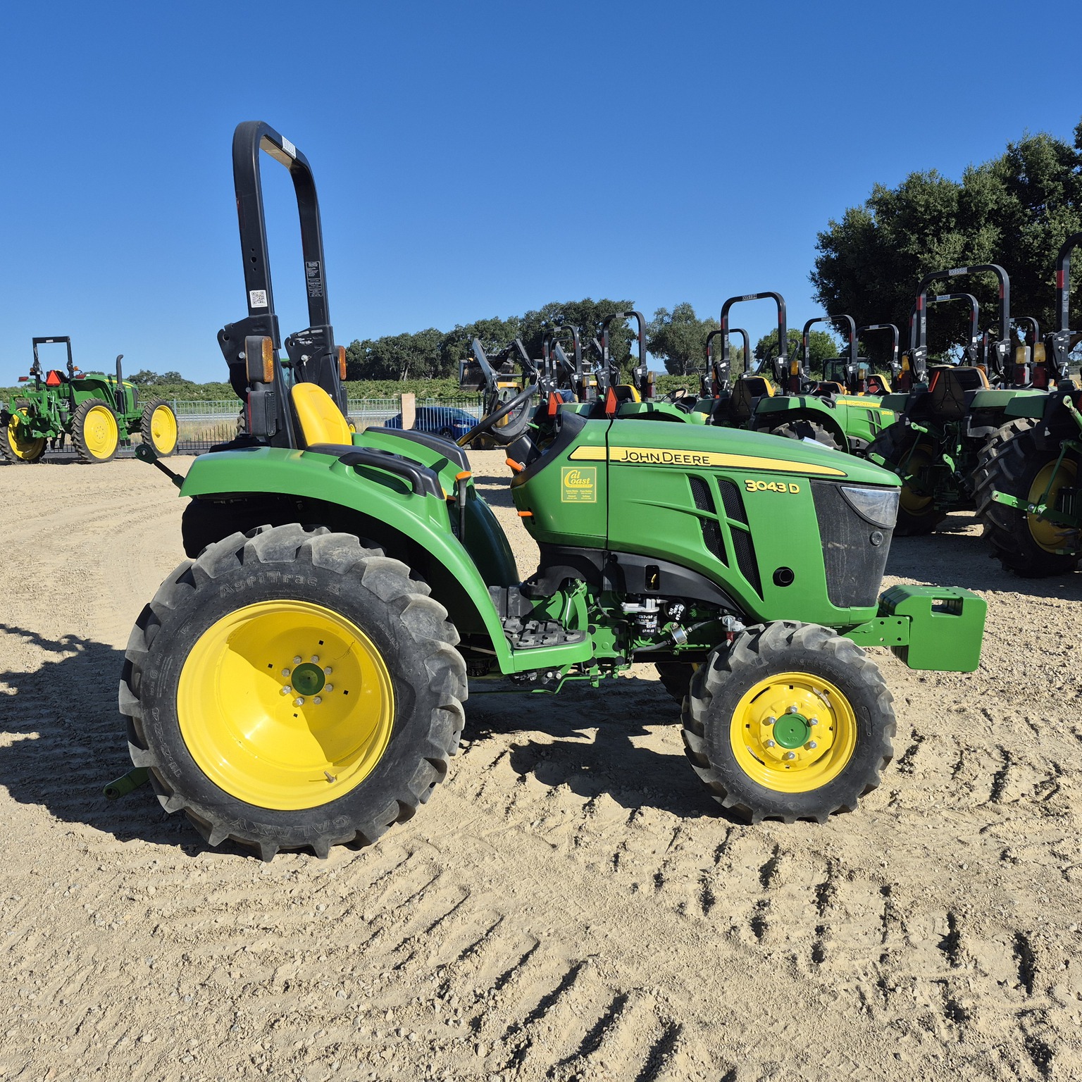 2019 John Deere 3043D Image 7