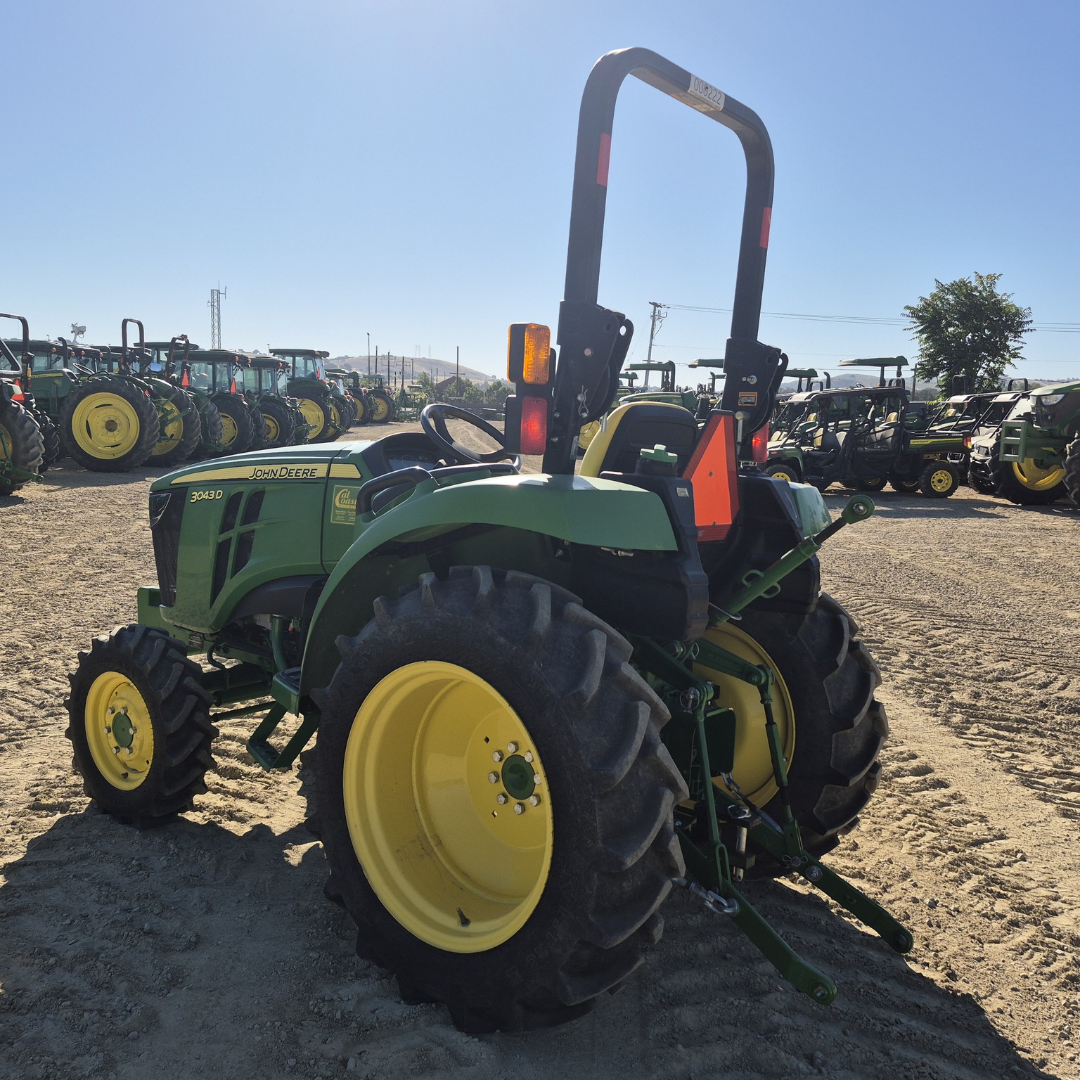 2019 John Deere 3043D Image 4