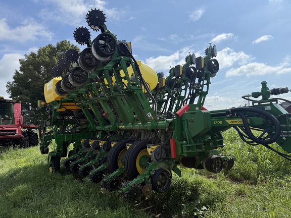 Photo of 2023 John Deere 1795