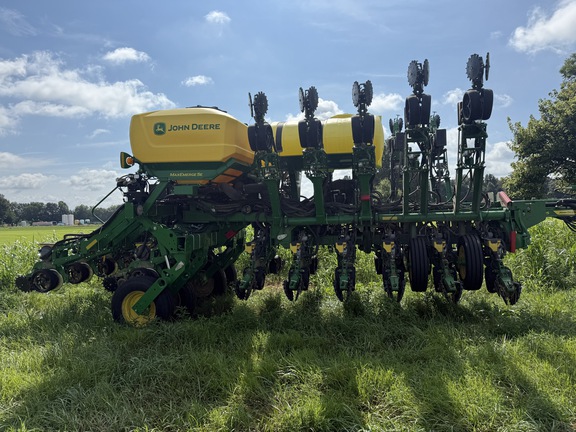 Photo of 2023 John Deere 1795