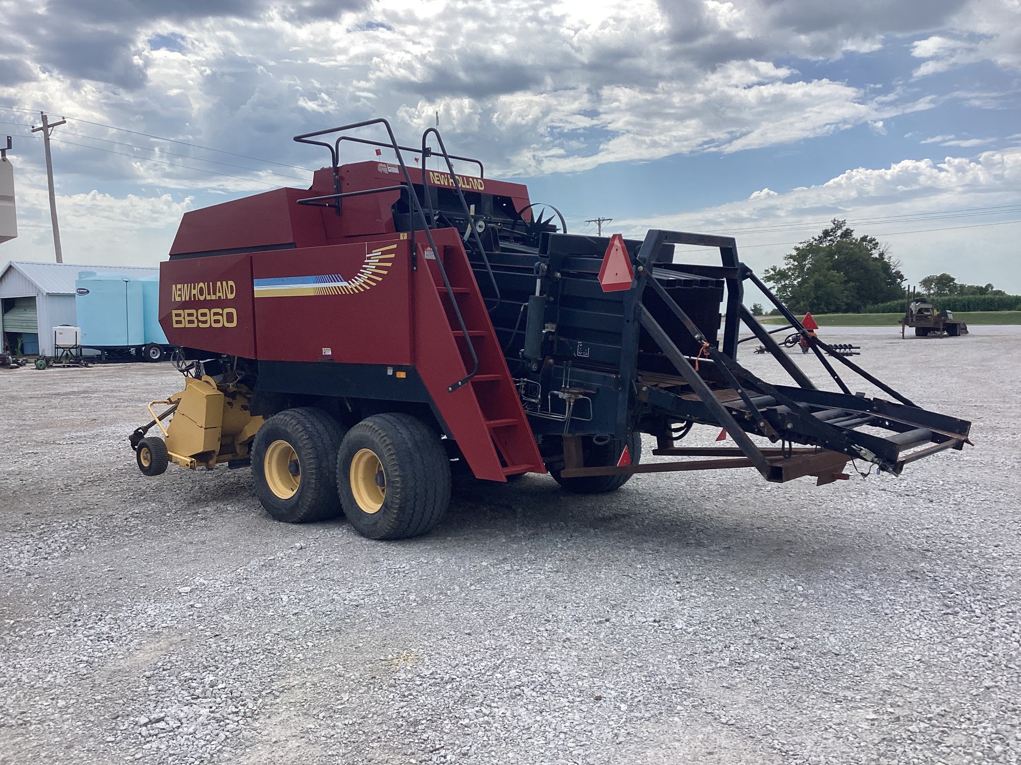 2002 New Holland BB960 Image 3