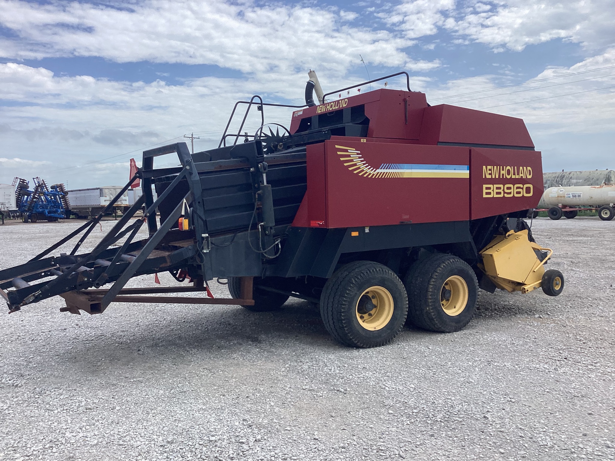 2002 New Holland BB960 Image 1