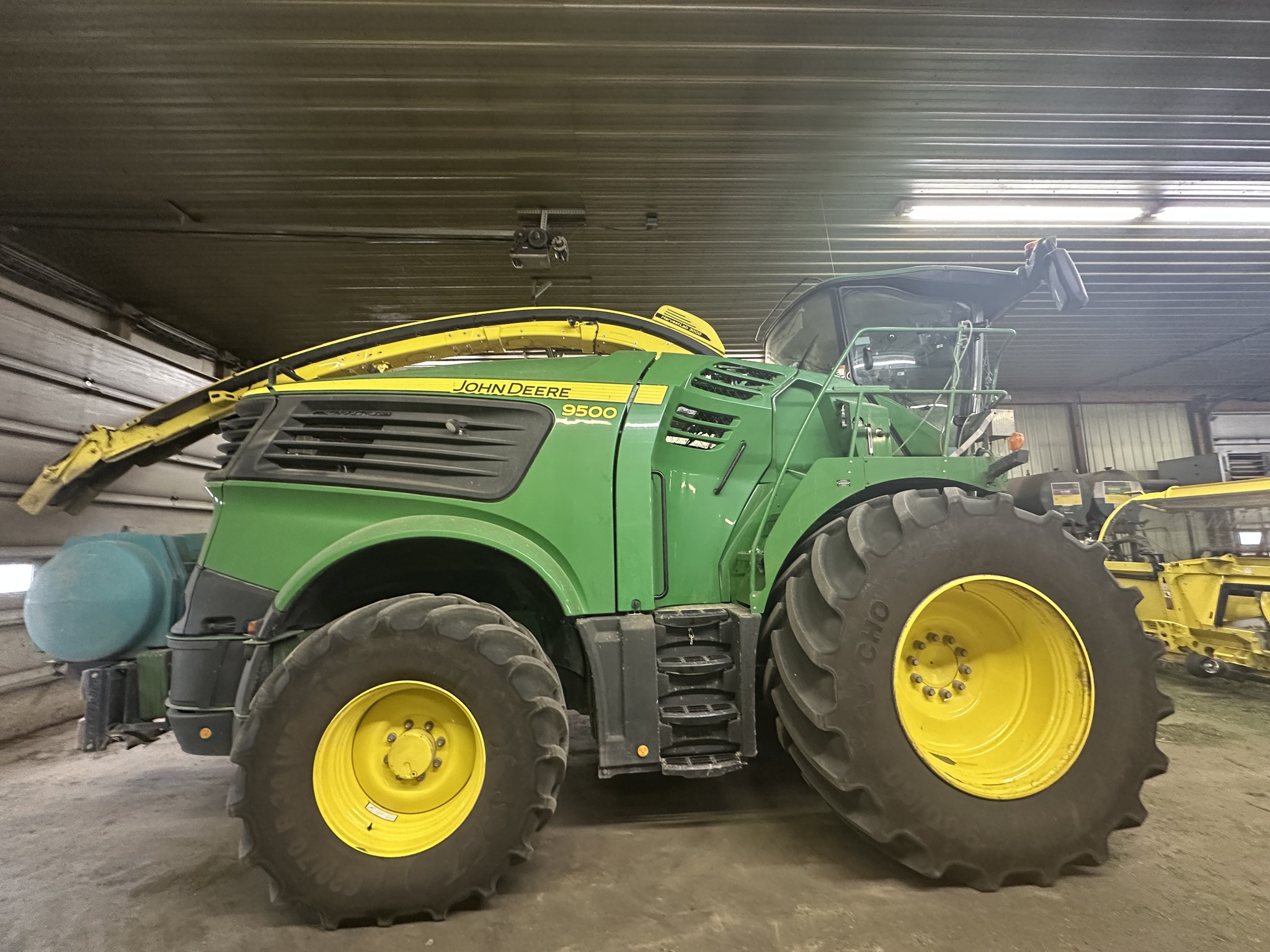 2023 John Deere 9500 Image 2