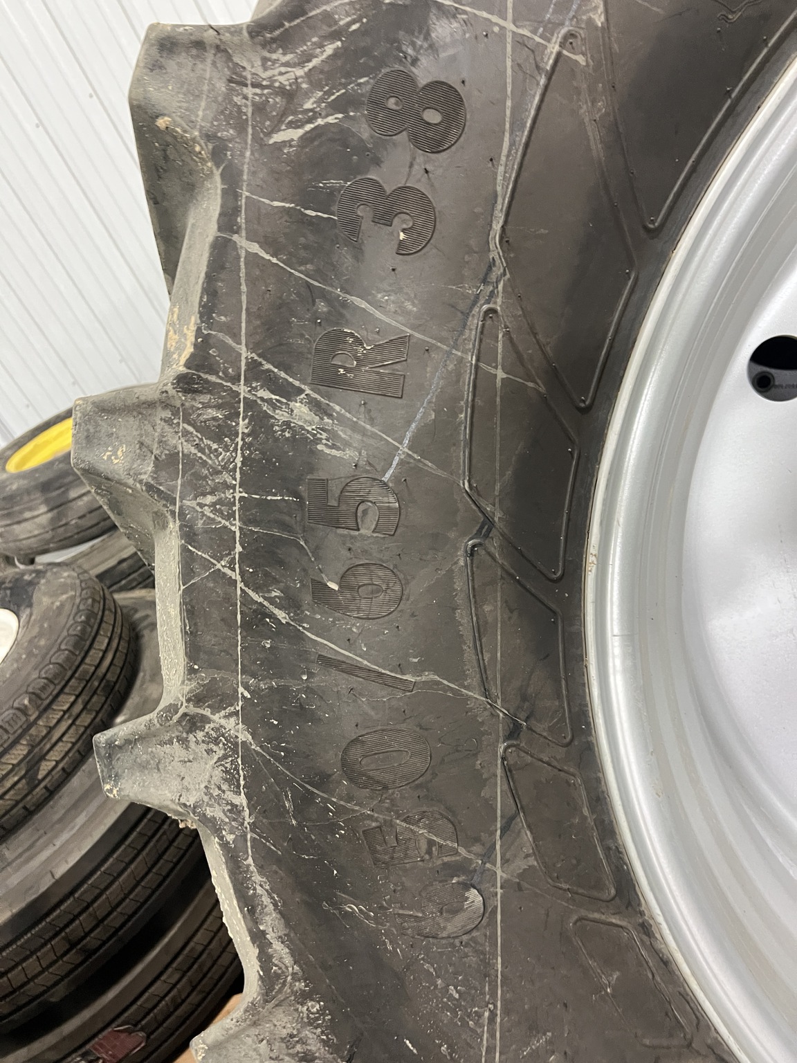 2023 John Deere 650/65R38 Image 3