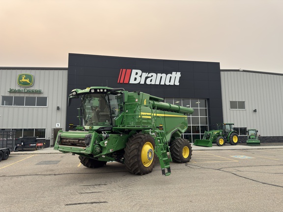 Photo of a 2025 John Deere X9 1000
