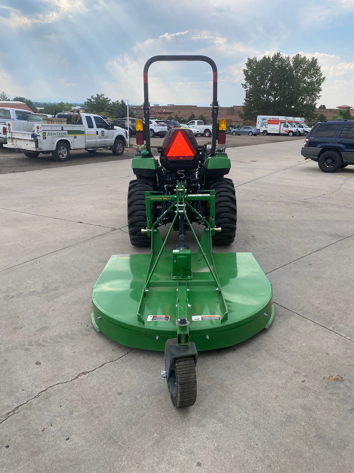 2022 John Deere 2032R Image 5
