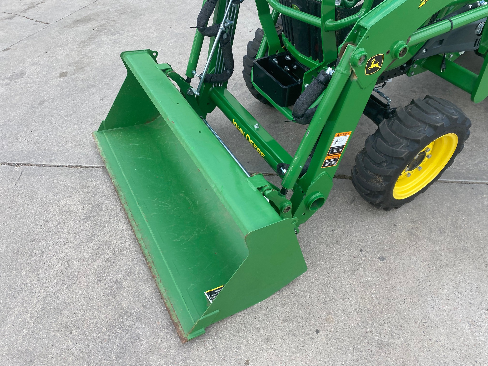 2022 John Deere 2032R Image 21