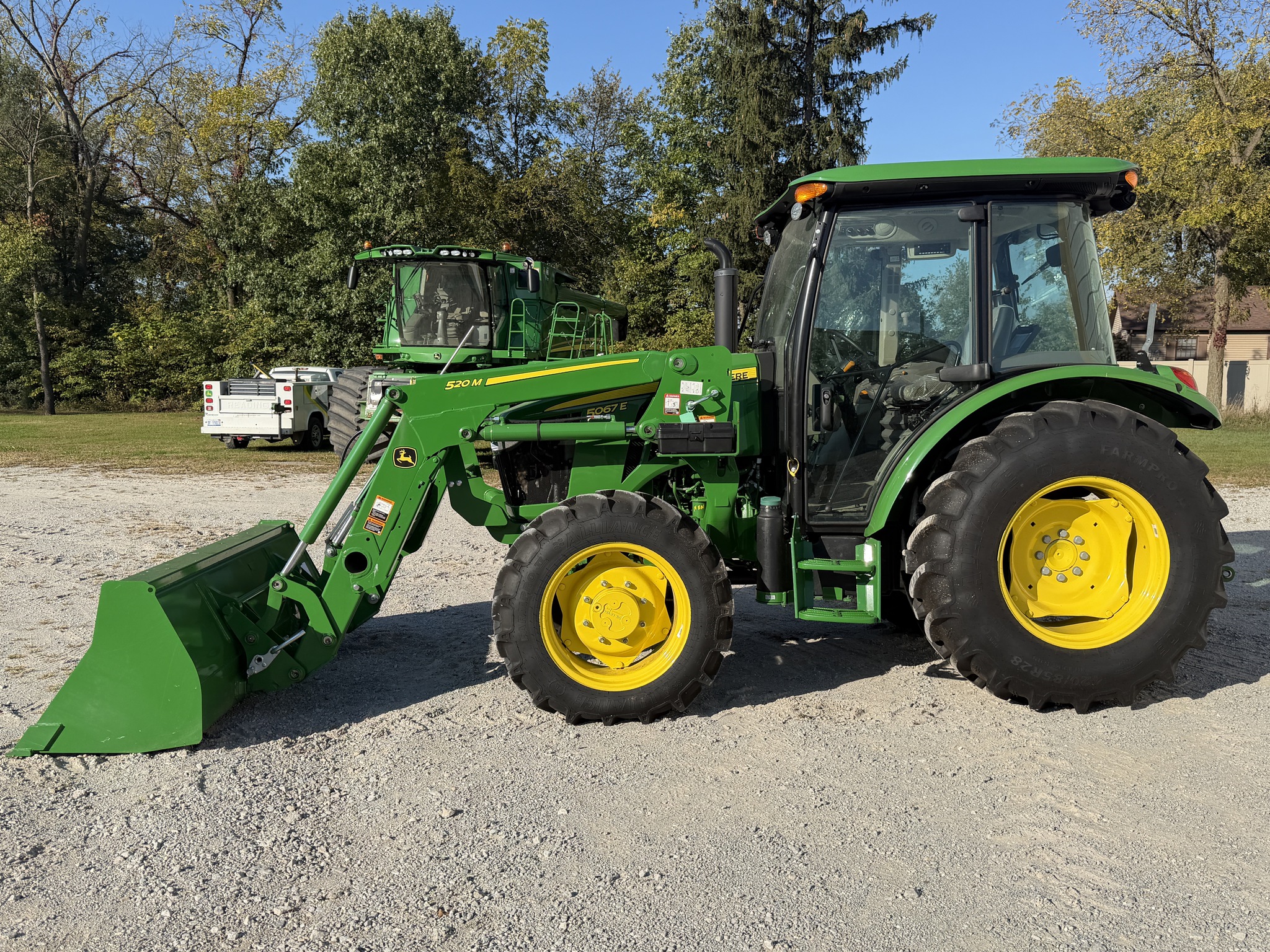 2024 John Deere 5067E Image 6
