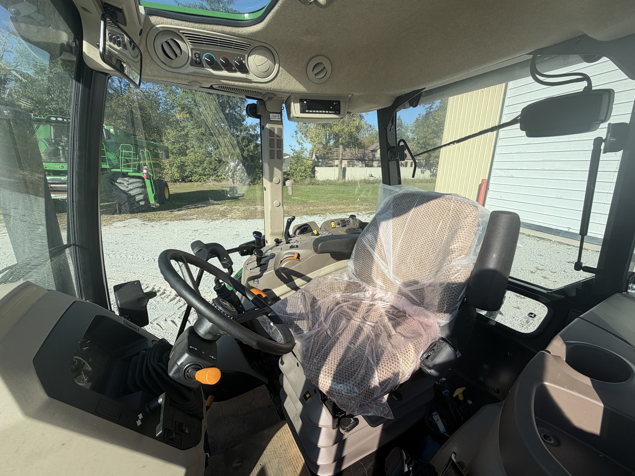 2024 John Deere 5067E Image 9