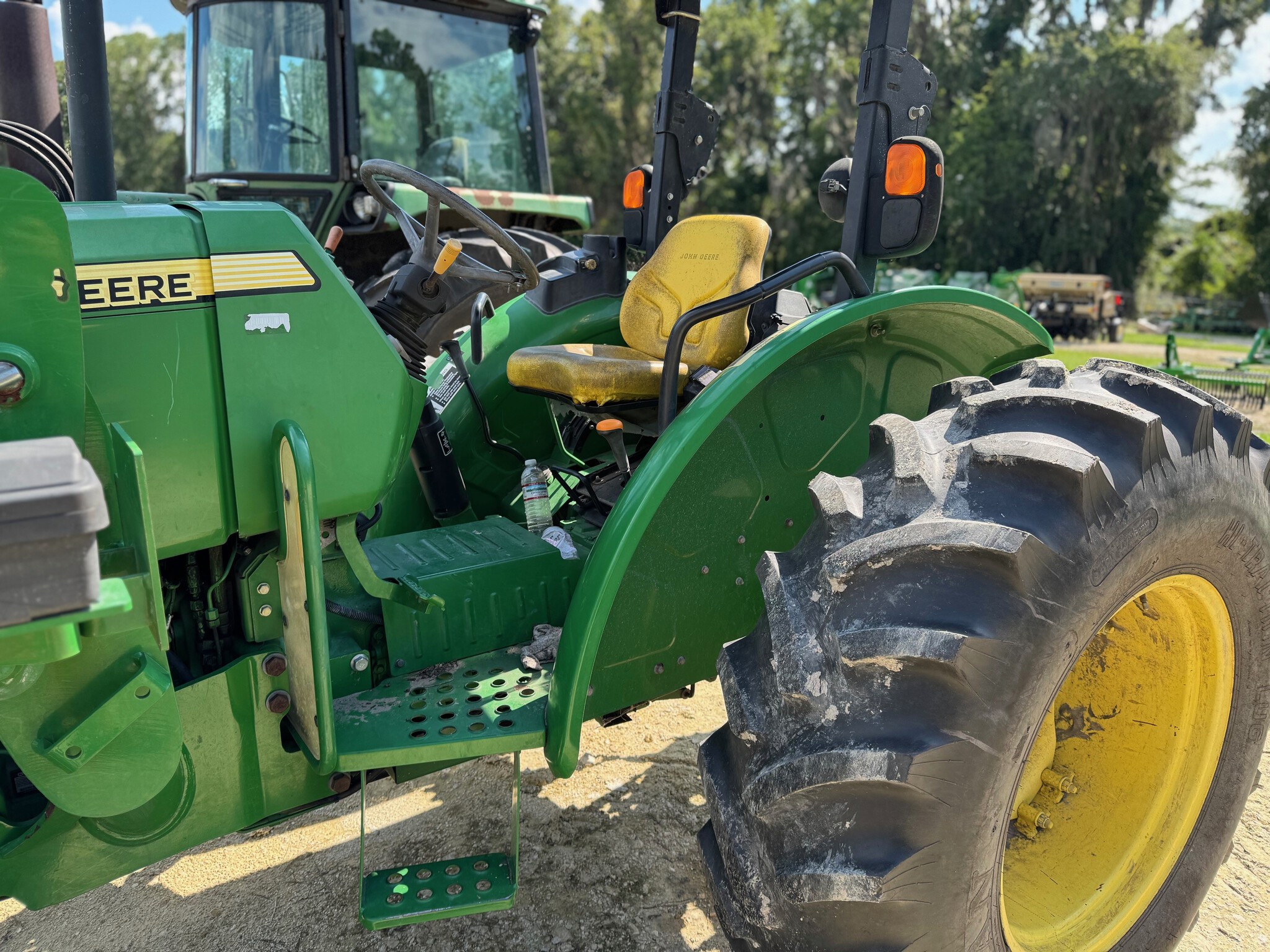 2015 John Deere 5055E Image 3
