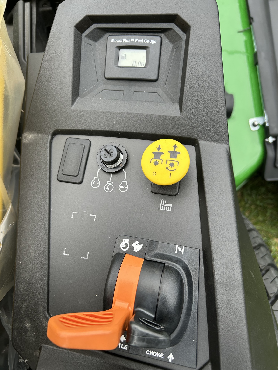 2025 John Deere Z530M Image 6