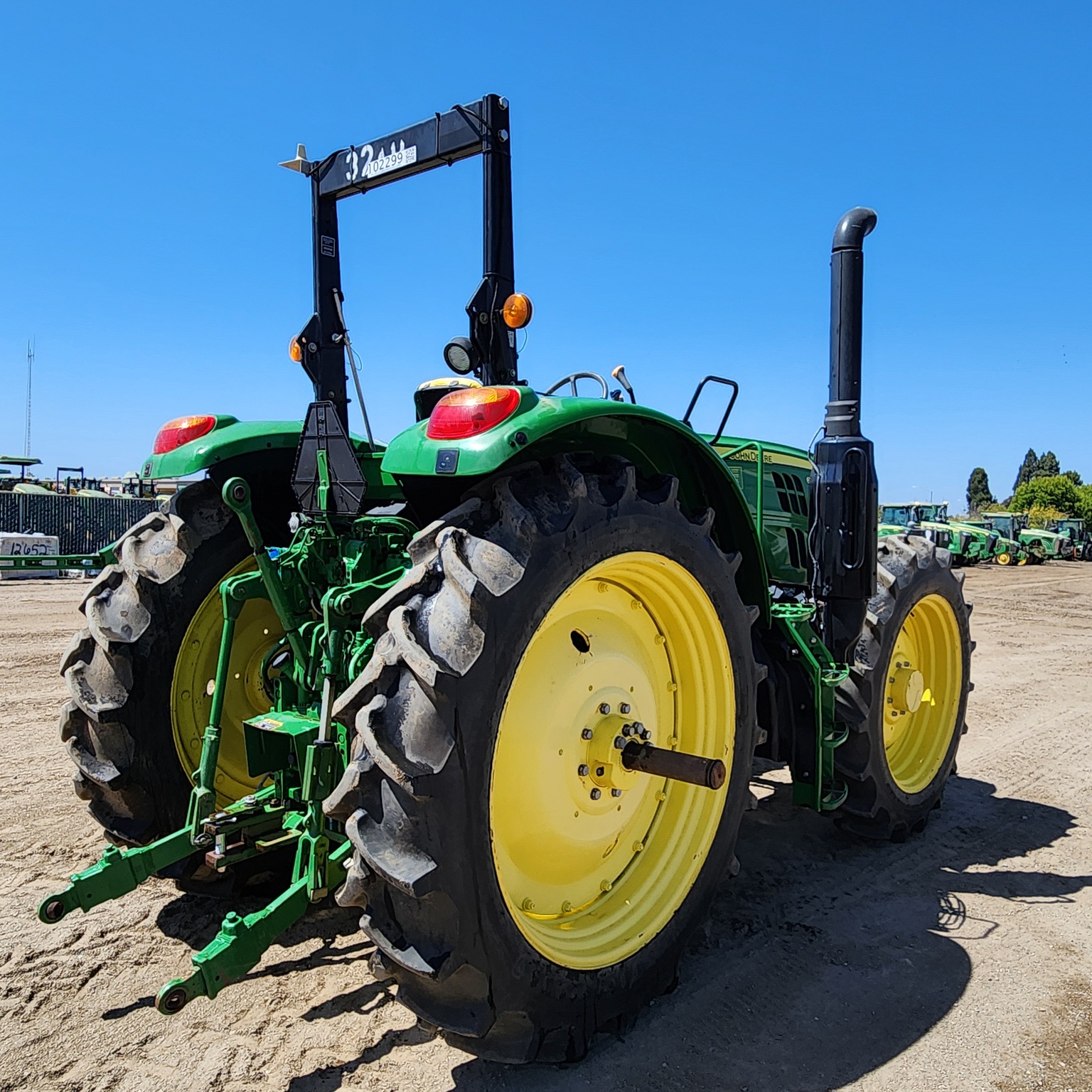 2021 John Deere 6110M Image 5