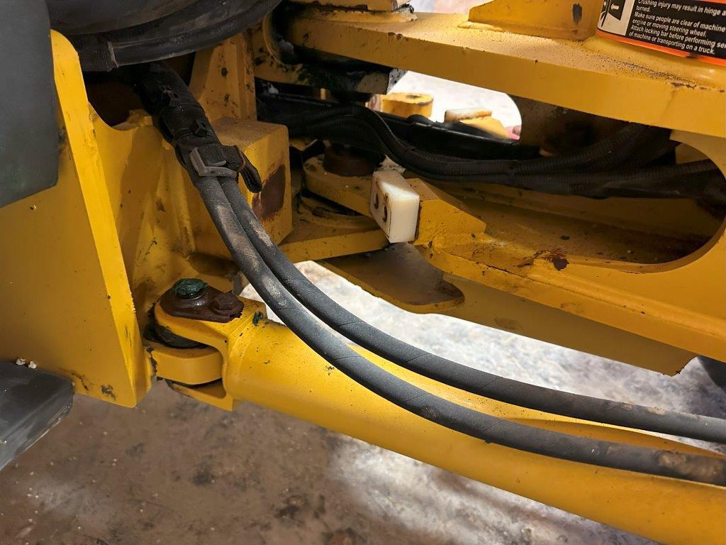 2019 John Deere 304L Image 6