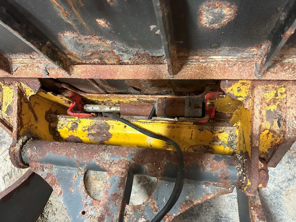 2019 John Deere 304L Image 9