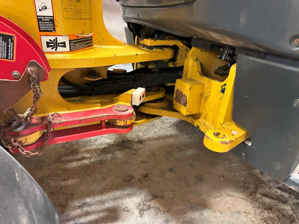 2019 John Deere 304L Image 7