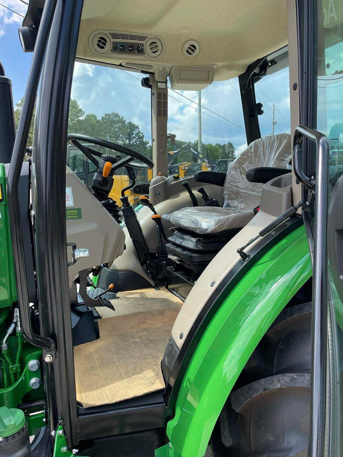 2025 John Deere 5060E Image 8