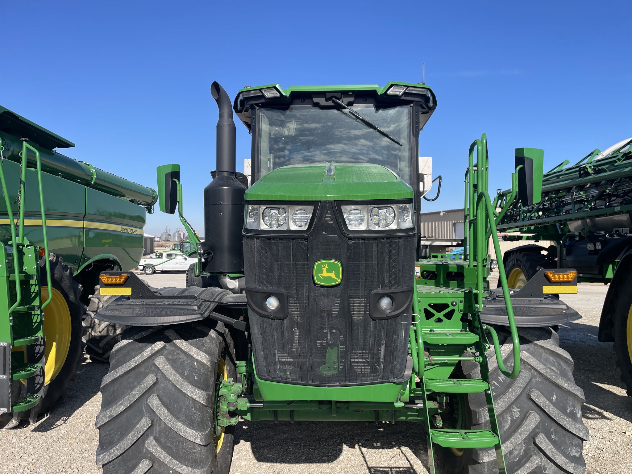  2023 John Deere 800R at Heritage Tractor in Geneseo, IL