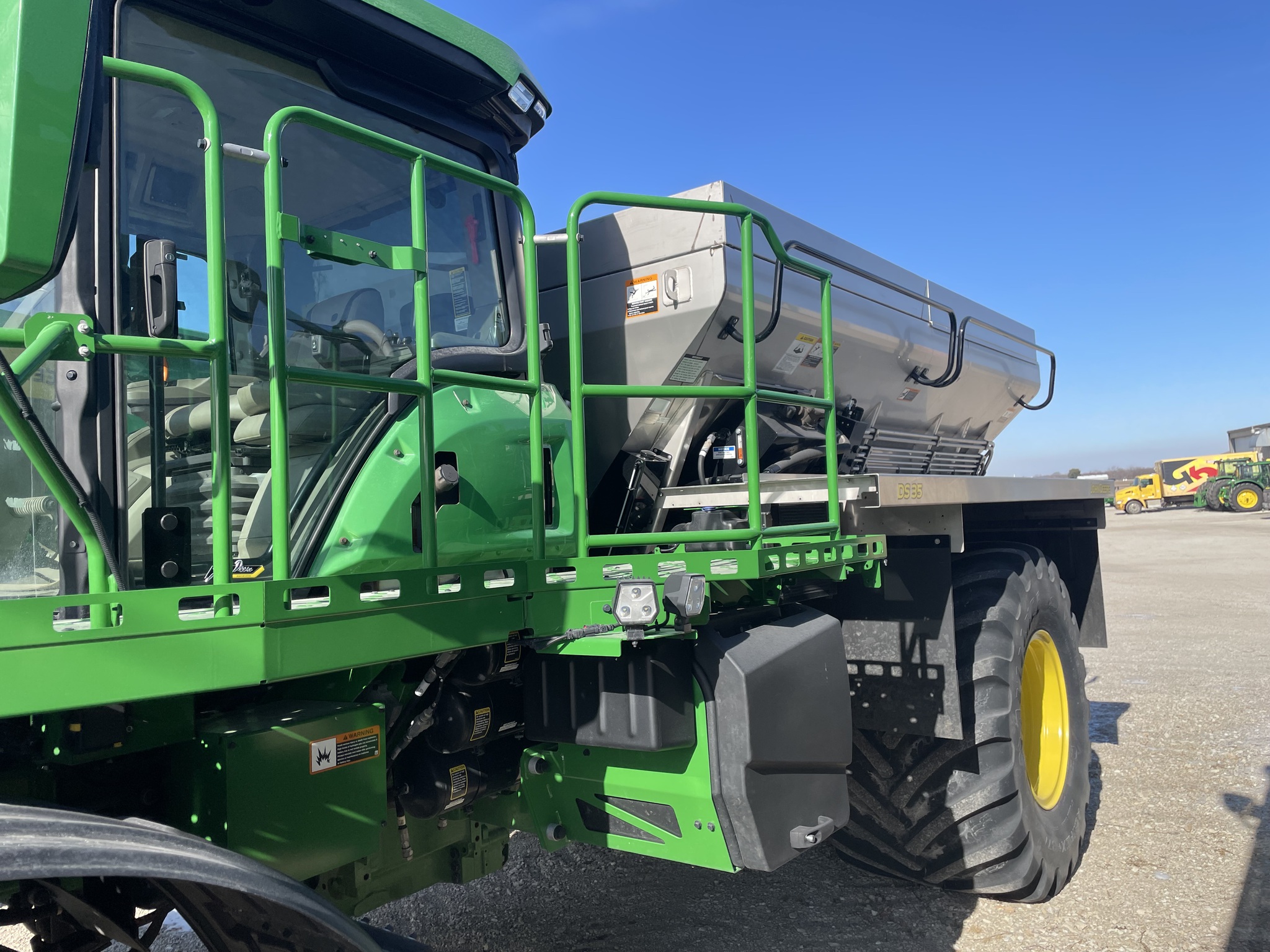  2023 John Deere 800R at Heritage Tractor in Geneseo, IL