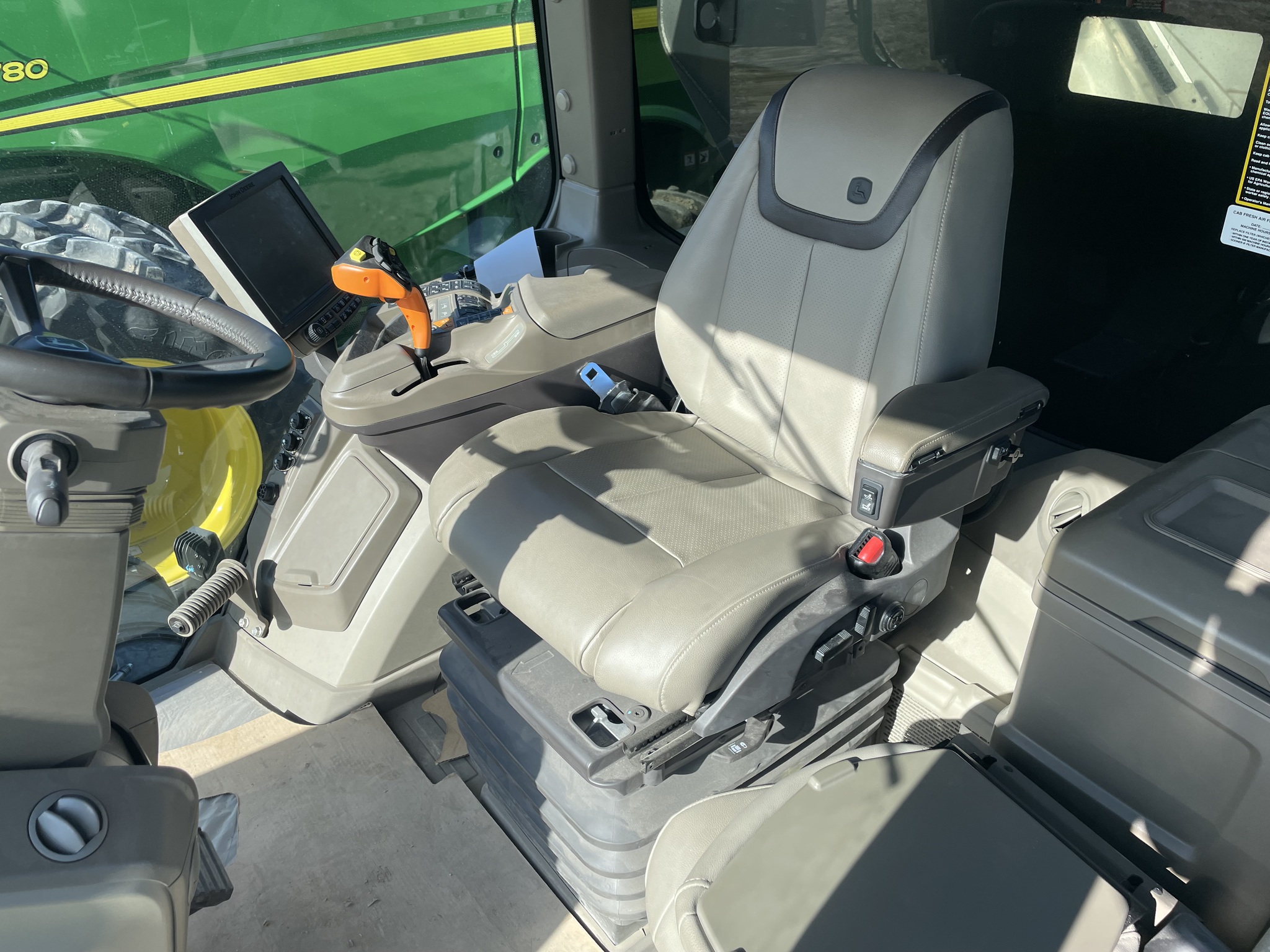  2023 John Deere 800R at Heritage Tractor in Geneseo, IL