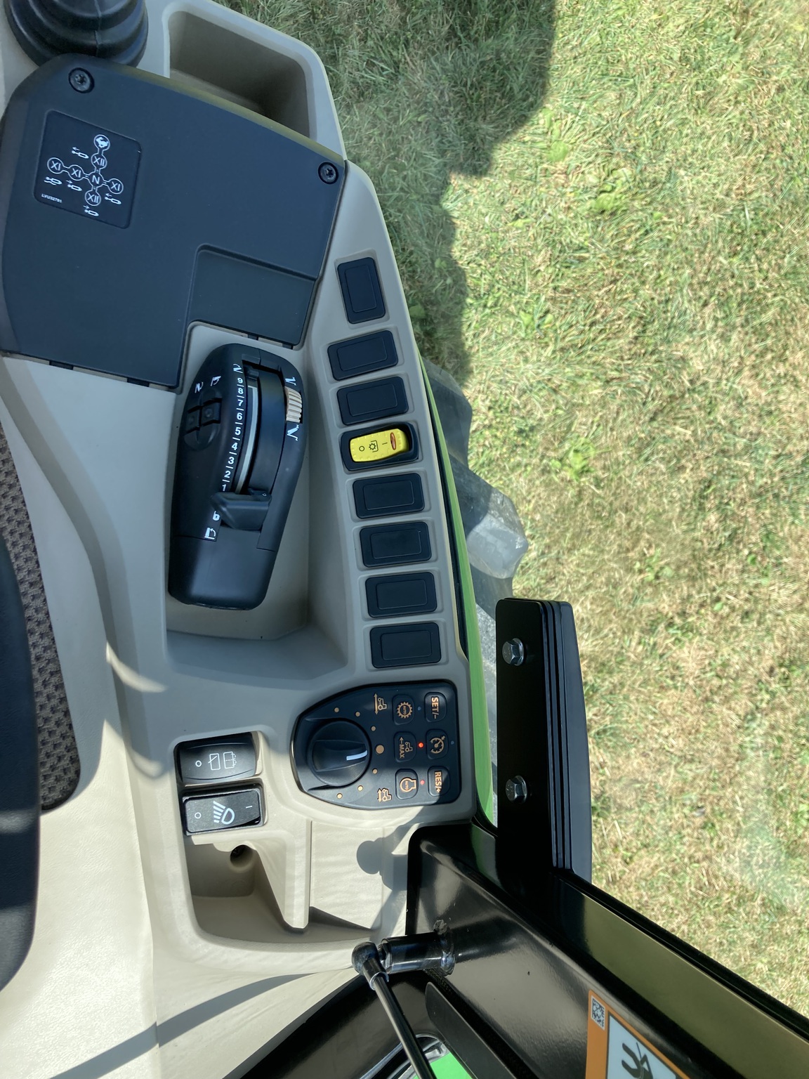 2025 John Deere 4075R Image 7