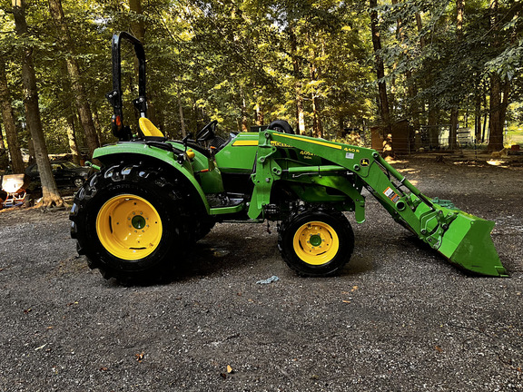 Photo of 2022 John Deere 4052R