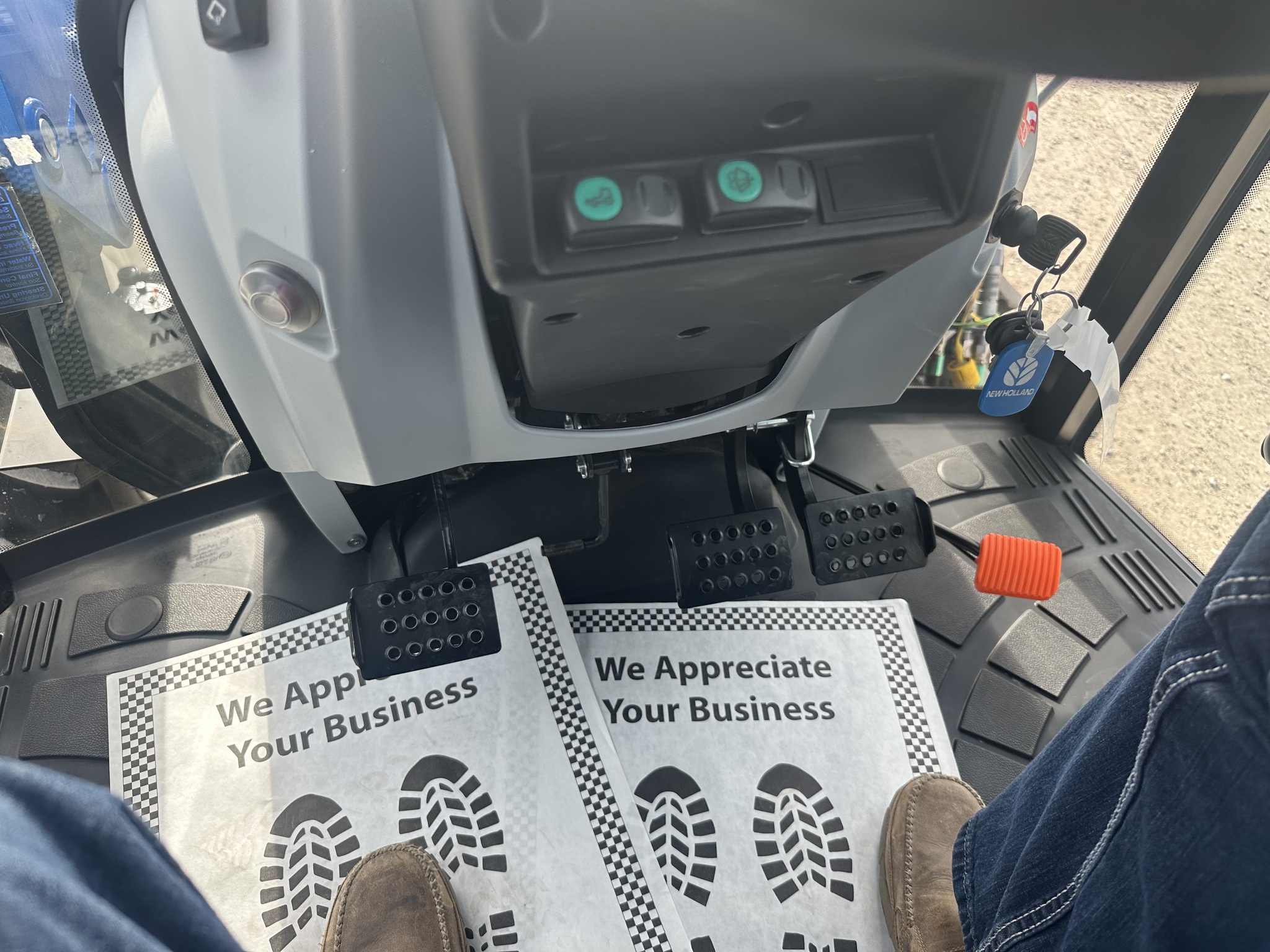 2023 New Holland Workmaster 55 Image 30