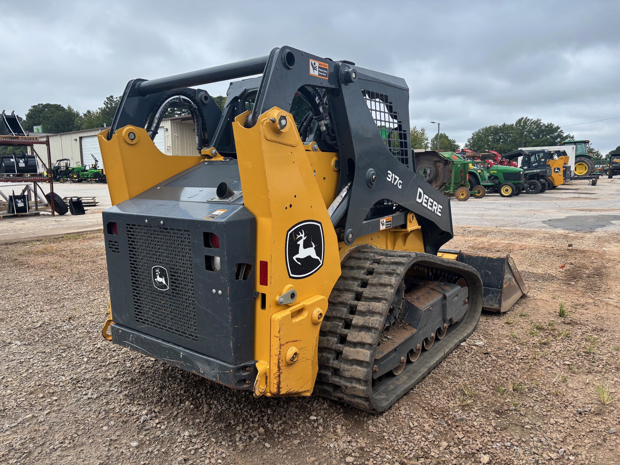 2023 John Deere 317G Image 4