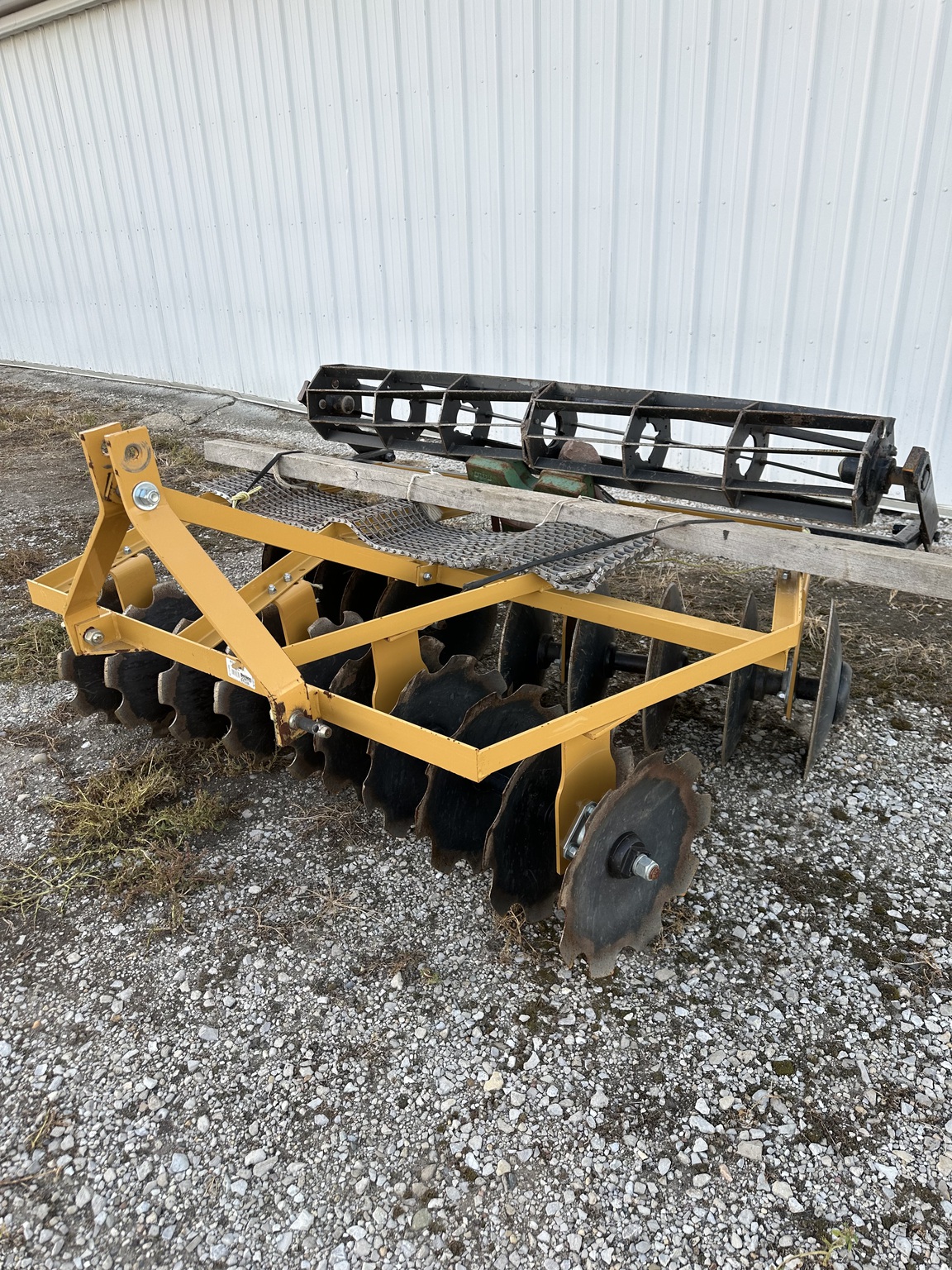 Farm King 7' DISK WITH ROLLING BASKET Image 1