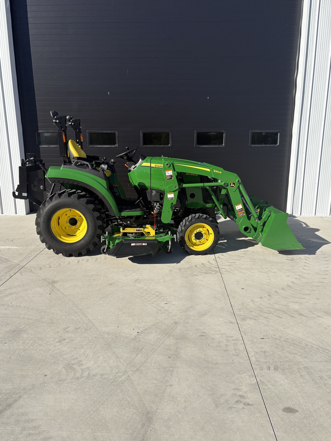 2021 John Deere 2038R Image 6