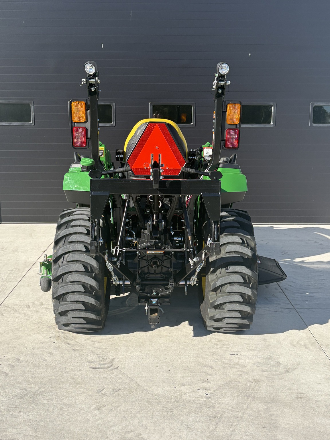 2021 John Deere 2038R Image 5