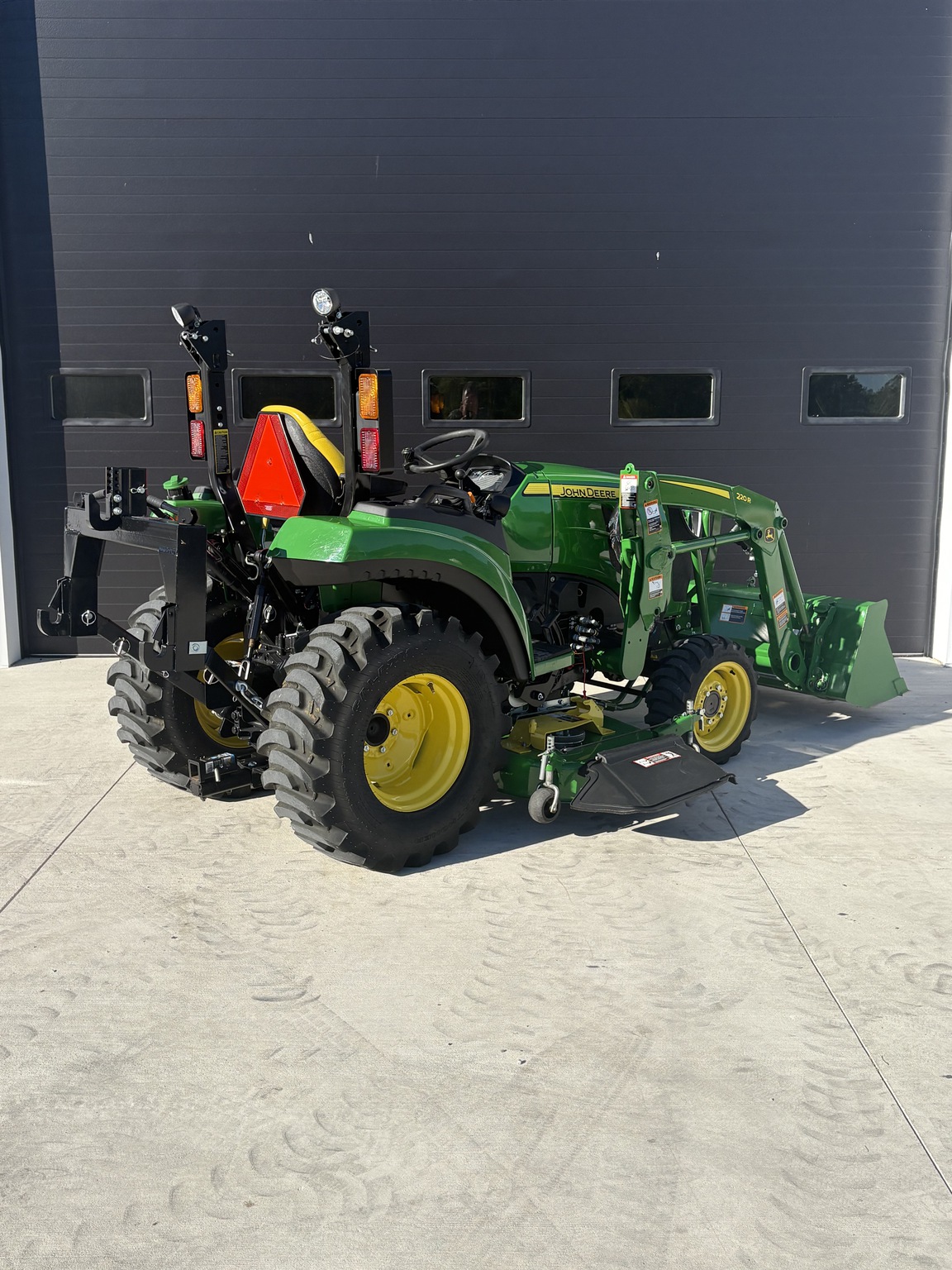 2021 John Deere 2038R Image 8
