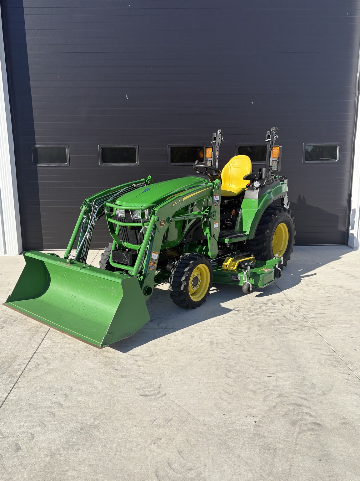 2021 John Deere 2038R Image 2