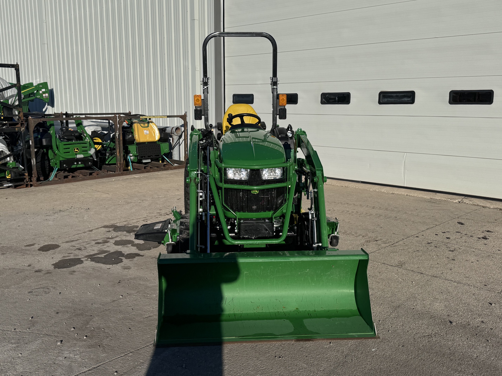 2021 John Deere 2038R Image 2