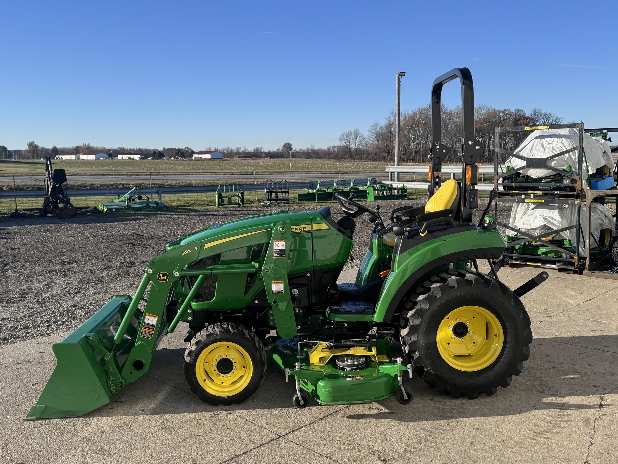 2021 John Deere 2038R Image 4