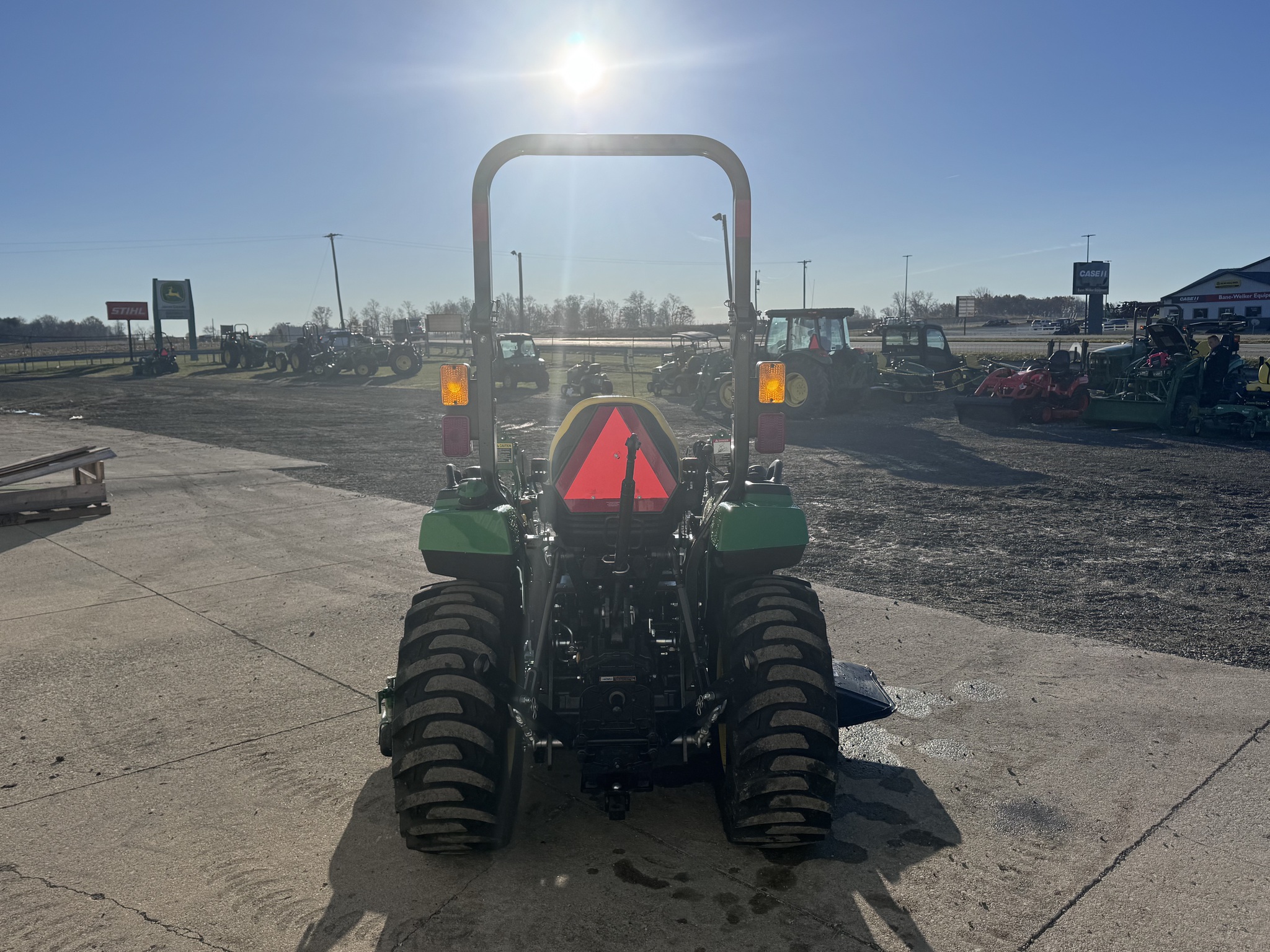 2021 John Deere 2038R Image 6