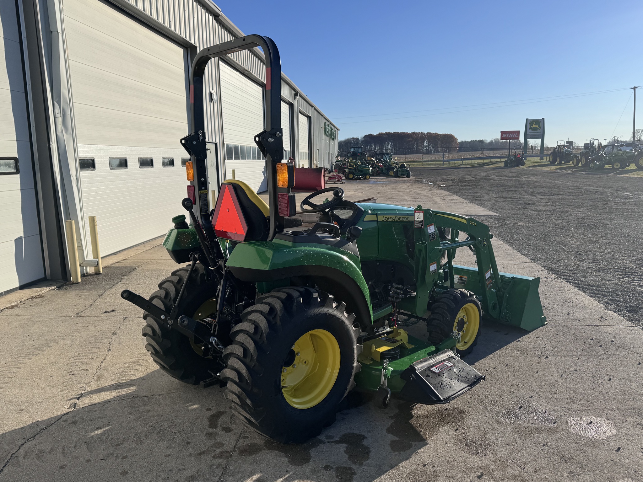 2021 John Deere 2038R Image 7