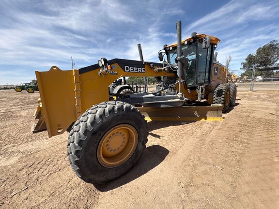Photo of a 2024 John Deere 672G