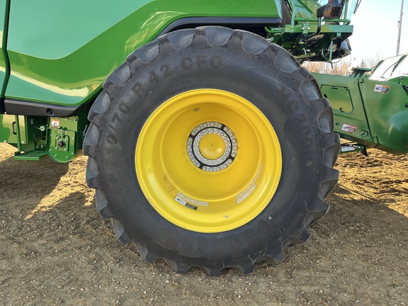 Used 2025 John Deere X9 1100 Combines at Horizon Ag & Turf in High Prairie, AB - Photo9