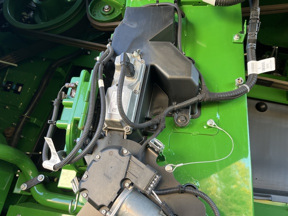 Used 2025 John Deere X9 1100 Combines at Horizon Ag & Turf in High Prairie, AB - Photo12