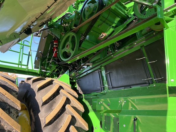 Used 2025 John Deere X9 1100 Combines at Horizon Ag & Turf in High Prairie, AB - Photo16