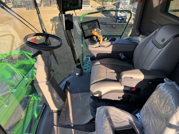 Used 2025 John Deere X9 1100 Combines at Horizon Ag & Turf in High Prairie, AB - Photo17