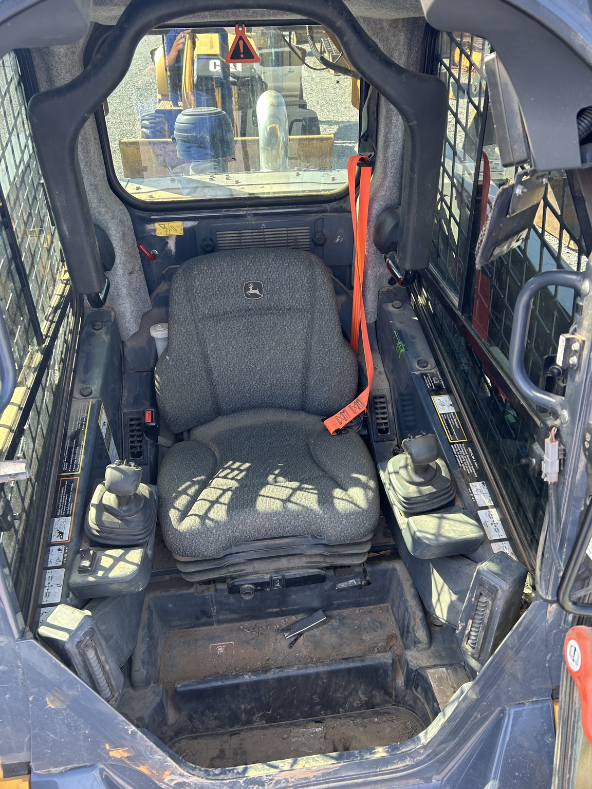 2024 John Deere 333G Image 6