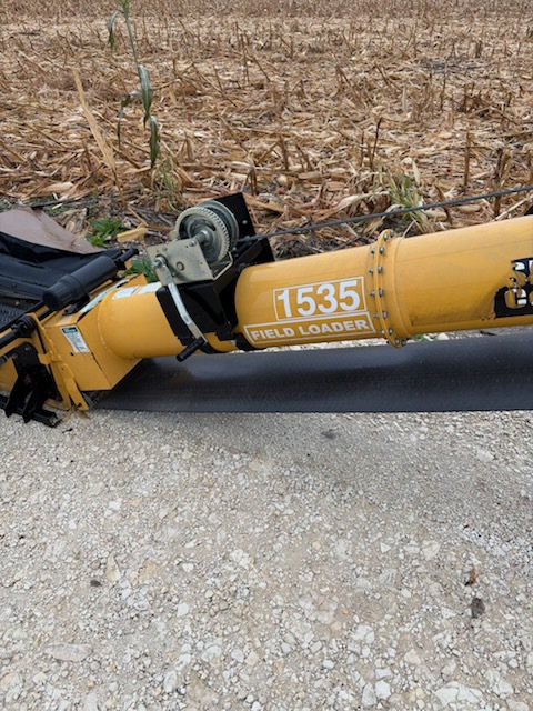 2010 UNIVERSAL 1535 Field Loader Image 3