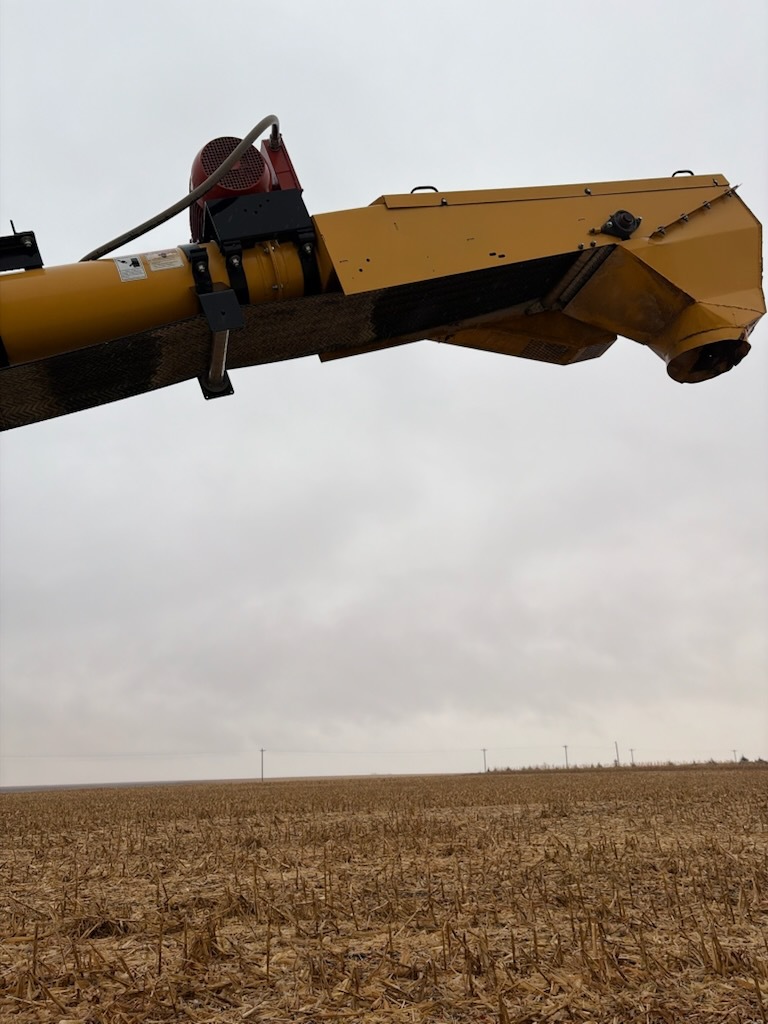 2010 UNIVERSAL 1535 Field Loader Image 2